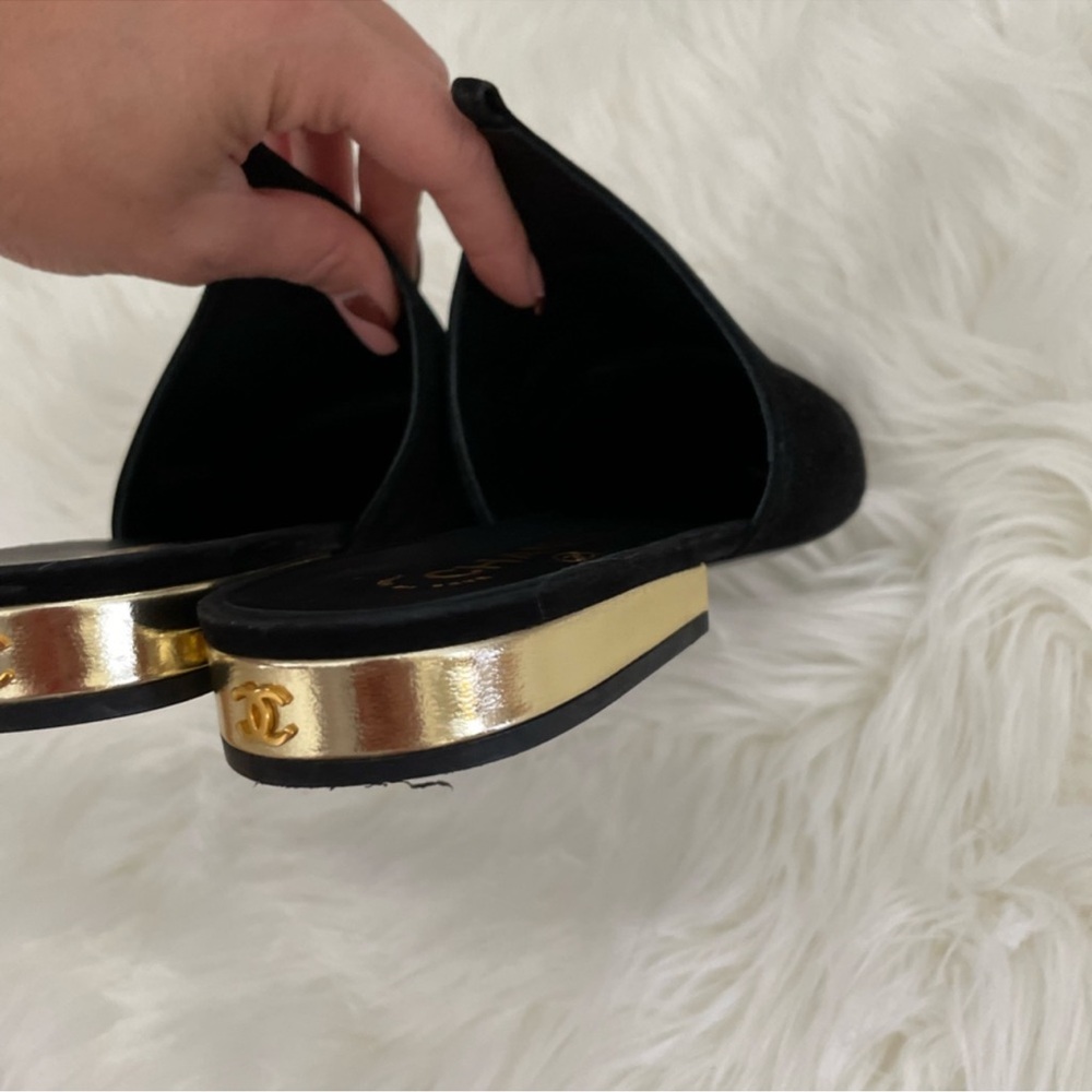 CHANEL Gold Heel — CC Logo Black Suede Mules - Picture 7 of 11